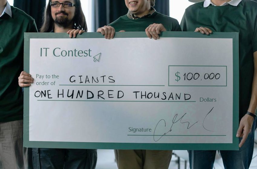  Income Growth Trends in IT and Manufacturing: 2020–2025