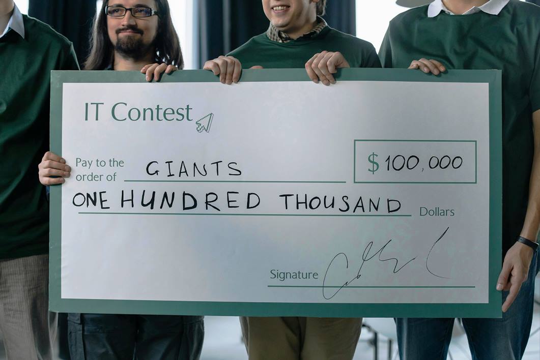 Income Growth Trends in IT and Manufacturing: 2020–2025