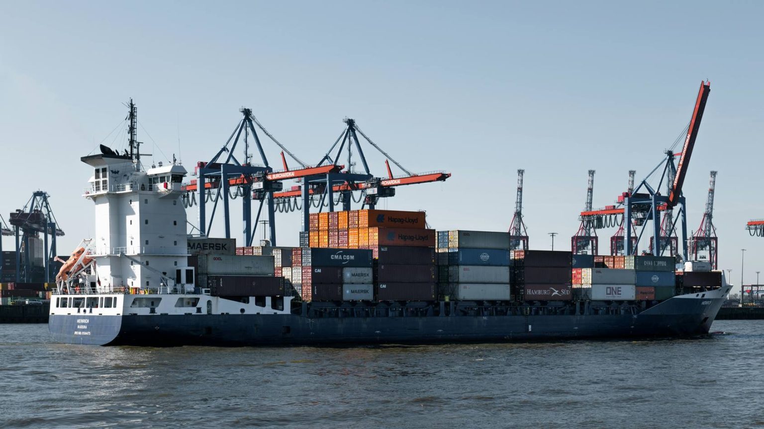 Global Supply Chains as a Factor in Macroeconomic Stability