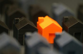 TOP 10 Countries by Housing Price-to-Income Ratio in Major Cities (2025)