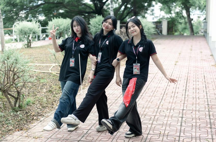  TOP 10 Countries with Youngest Median Age (2025)